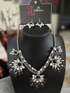 IC COLLECTION Black and Silver Crystal Floral Statement Necklace with Earrings
